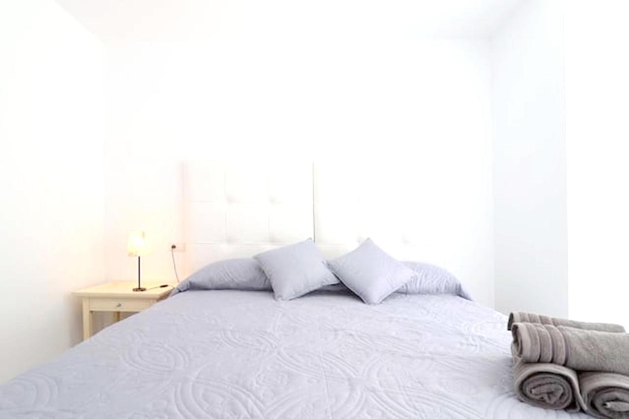 Apartamento With 3 Bedrooms In With Wifi *